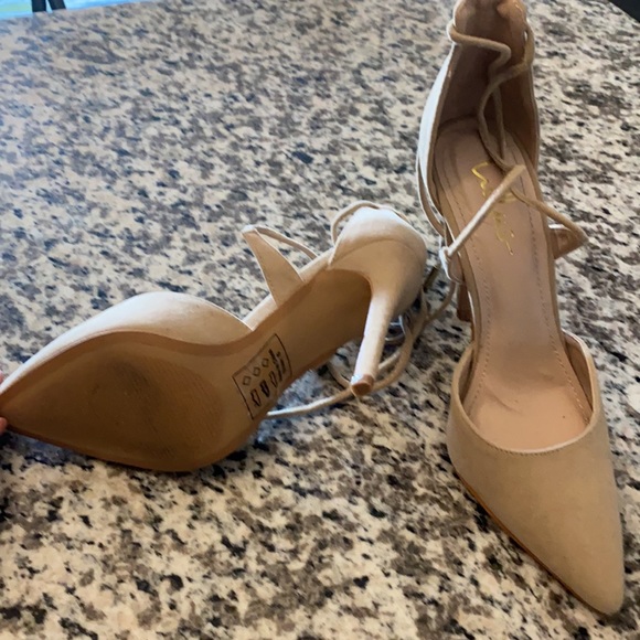 Nude, laced heels - Picture 3 of 3